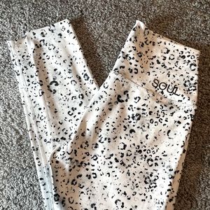 Soul by SoulCycle Leggings in Snow Leopard Medium